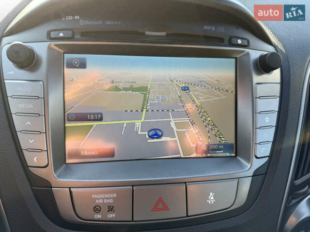 Серый Хендай их35, объемом двигателя 2 л и пробегом 187 тыс. км за 16600 $, фото 6 на Automoto.ua