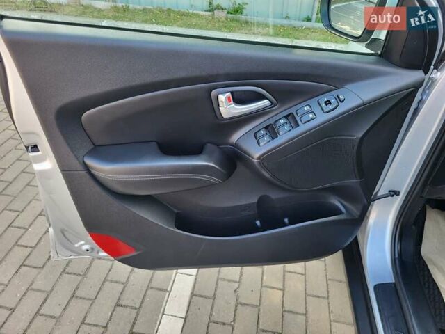 Серый Хендай их35, объемом двигателя 2 л и пробегом 221 тыс. км за 17150 $, фото 26 на Automoto.ua