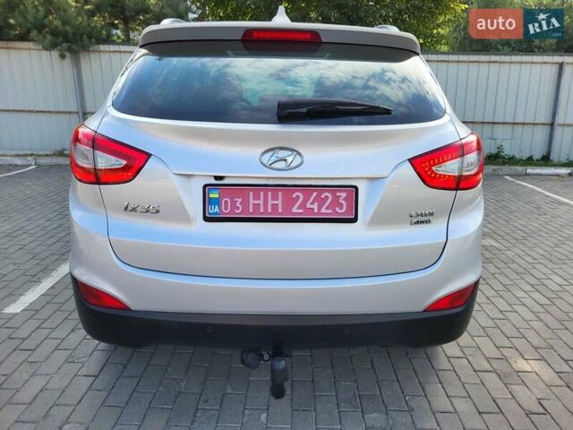 Серый Хендай их35, объемом двигателя 2 л и пробегом 221 тыс. км за 17150 $, фото 5 на Automoto.ua