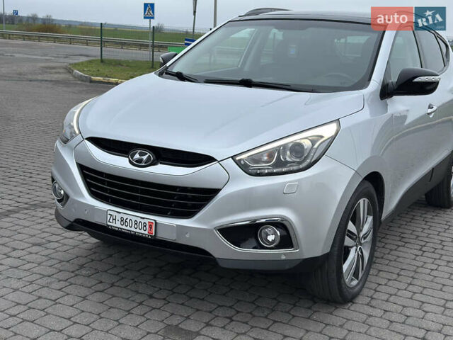 Серый Хендай их35, объемом двигателя 2 л и пробегом 180 тыс. км за 15000 $, фото 1 на Automoto.ua