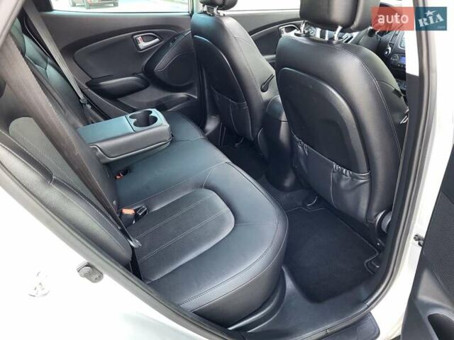 Серый Хендай их35, объемом двигателя 2 л и пробегом 221 тыс. км за 17150 $, фото 43 на Automoto.ua