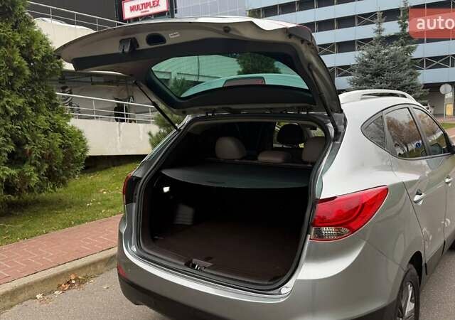 Серый Хендай их35, объемом двигателя 2.4 л и пробегом 127 тыс. км за 11650 $, фото 36 на Automoto.ua