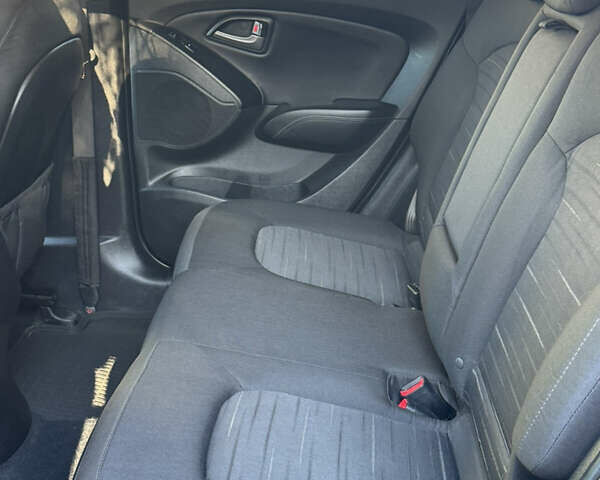 Серый Хендай их35, объемом двигателя 2 л и пробегом 96 тыс. км за 14899 $, фото 28 на Automoto.ua