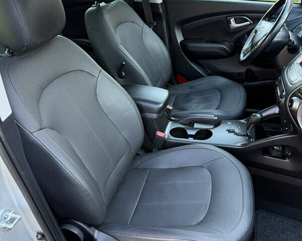 Серый Хендай их35, объемом двигателя 2 л и пробегом 187 тыс. км за 16600 $, фото 64 на Automoto.ua