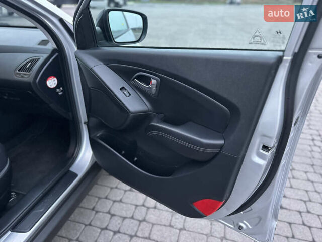 Серый Хендай их35, объемом двигателя 2 л и пробегом 180 тыс. км за 15000 $, фото 19 на Automoto.ua