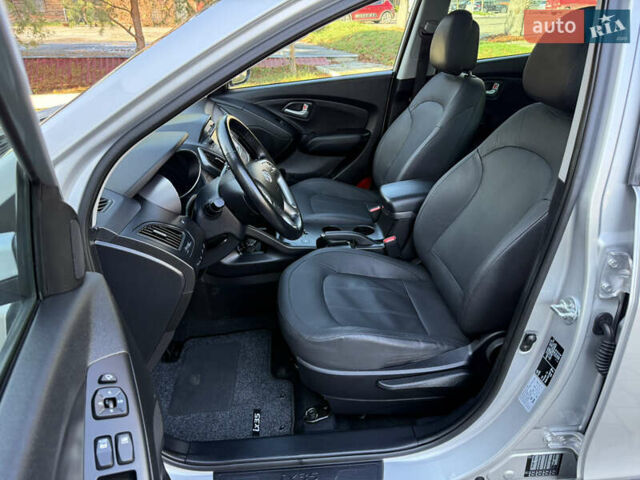 Серый Хендай их35, объемом двигателя 2 л и пробегом 187 тыс. км за 16600 $, фото 88 на Automoto.ua