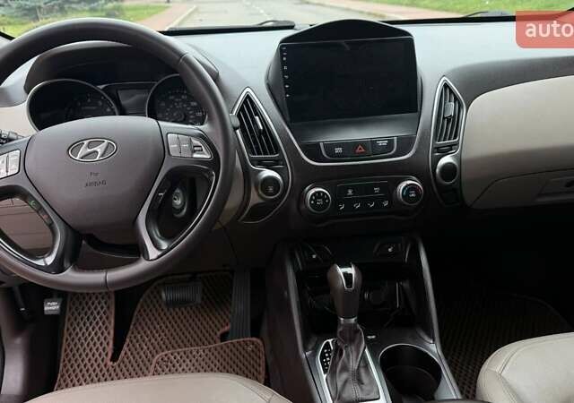 Серый Хендай их35, объемом двигателя 2.4 л и пробегом 127 тыс. км за 11650 $, фото 28 на Automoto.ua