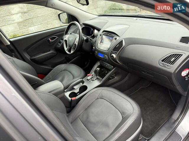 Серый Хендай их35, объемом двигателя 2 л и пробегом 124 тыс. км за 16850 $, фото 86 на Automoto.ua