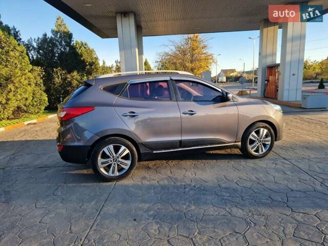 Серый Хендай их35, объемом двигателя 2 л и пробегом 138 тыс. км за 15200 $, фото 7 на Automoto.ua