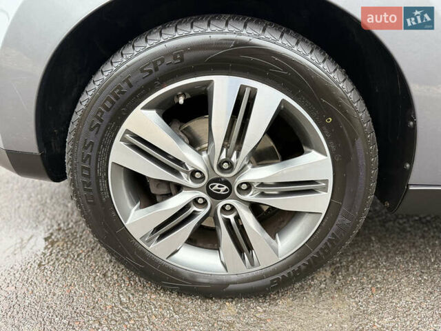 Серый Хендай их35, объемом двигателя 2 л и пробегом 124 тыс. км за 16850 $, фото 23 на Automoto.ua