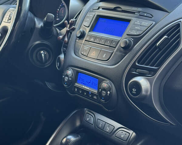 Серый Хендай их35, объемом двигателя 2 л и пробегом 96 тыс. км за 14899 $, фото 25 на Automoto.ua