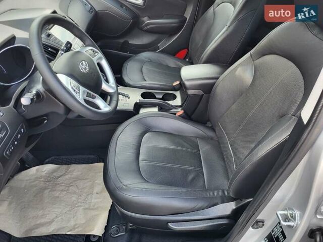 Серый Хендай их35, объемом двигателя 2 л и пробегом 221 тыс. км за 17150 $, фото 25 на Automoto.ua