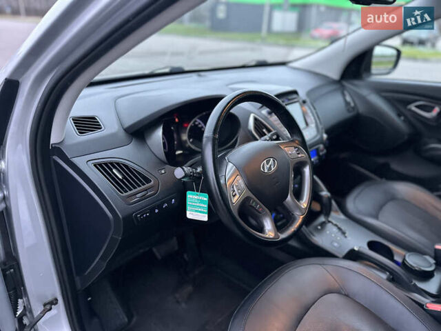Серый Хендай их35, объемом двигателя 2 л и пробегом 180 тыс. км за 15000 $, фото 12 на Automoto.ua