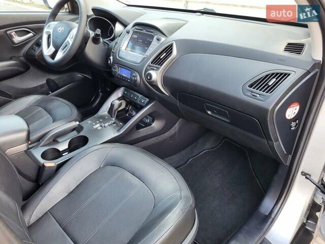 Серый Хендай их35, объемом двигателя 2 л и пробегом 221 тыс. км за 17150 $, фото 47 на Automoto.ua