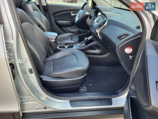 Серый Хендай их35, объемом двигателя 2 л и пробегом 221 тыс. км за 17150 $, фото 44 на Automoto.ua