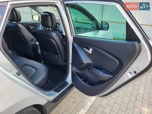 Серый Хендай их35, объемом двигателя 2 л и пробегом 221 тыс. км за 17150 $, фото 45 на Automoto.ua