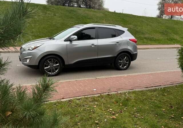 Серый Хендай их35, объемом двигателя 2.4 л и пробегом 127 тыс. км за 11650 $, фото 5 на Automoto.ua