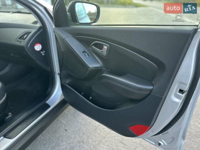 Серый Хендай их35, объемом двигателя 2 л и пробегом 180 тыс. км за 15100 $, фото 19 на Automoto.ua