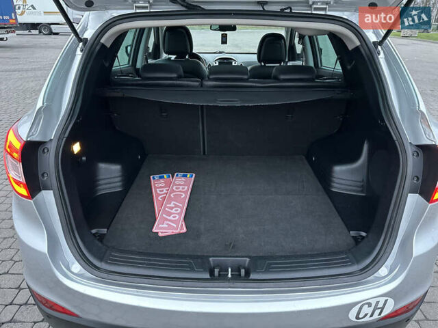 Серый Хендай их35, объемом двигателя 2 л и пробегом 180 тыс. км за 15000 $, фото 16 на Automoto.ua