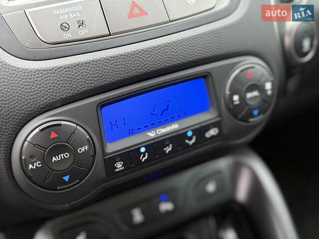 Серый Хендай их35, объемом двигателя 2 л и пробегом 124 тыс. км за 16850 $, фото 55 на Automoto.ua