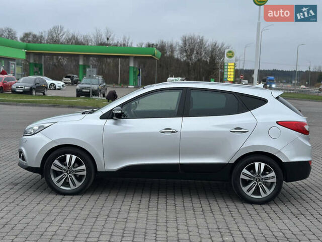 Серый Хендай их35, объемом двигателя 2 л и пробегом 180 тыс. км за 15000 $, фото 3 на Automoto.ua