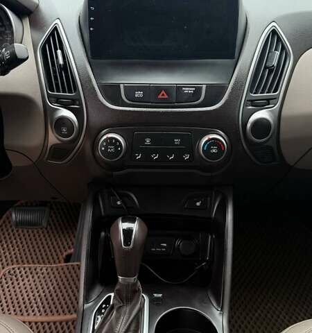 Серый Хендай их35, объемом двигателя 2.4 л и пробегом 127 тыс. км за 11650 $, фото 26 на Automoto.ua