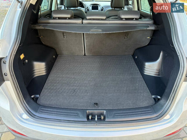 Серый Хендай их35, объемом двигателя 2 л и пробегом 187 тыс. км за 16600 $, фото 53 на Automoto.ua