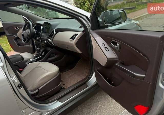 Серый Хендай их35, объемом двигателя 2.4 л и пробегом 127 тыс. км за 11650 $, фото 22 на Automoto.ua