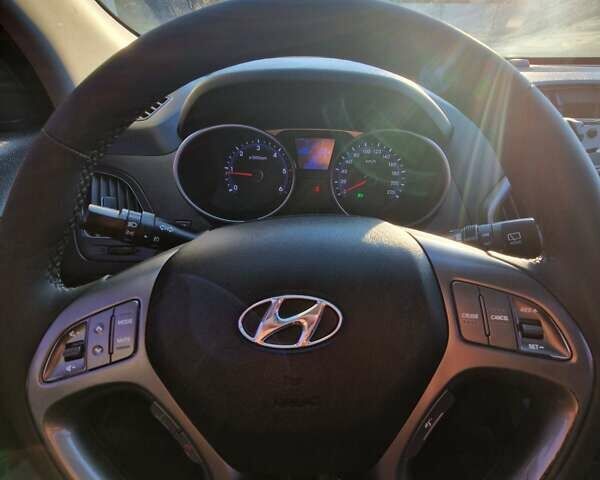 Серый Хендай их35, объемом двигателя 2 л и пробегом 138 тыс. км за 15200 $, фото 22 на Automoto.ua