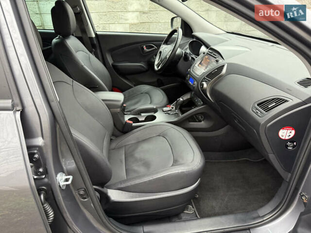 Серый Хендай их35, объемом двигателя 2 л и пробегом 124 тыс. км за 16850 $, фото 83 на Automoto.ua