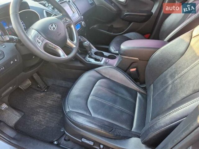 Серый Хендай их35, объемом двигателя 2 л и пробегом 138 тыс. км за 15200 $, фото 26 на Automoto.ua