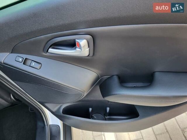 Серый Хендай их35, объемом двигателя 2 л и пробегом 221 тыс. км за 17150 $, фото 48 на Automoto.ua