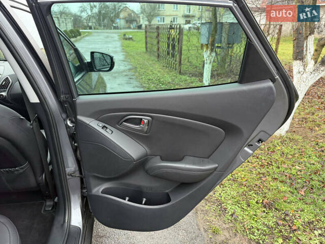 Серый Хендай их35, объемом двигателя 2 л и пробегом 124 тыс. км за 16850 $, фото 80 на Automoto.ua