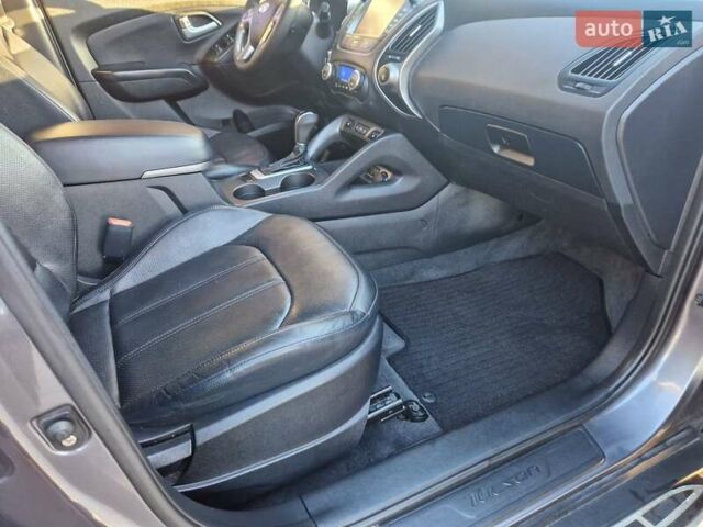 Серый Хендай их35, объемом двигателя 2 л и пробегом 138 тыс. км за 15200 $, фото 32 на Automoto.ua