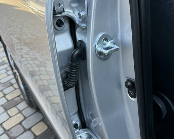 Серый Хендай их35, объемом двигателя 2 л и пробегом 187 тыс. км за 16600 $, фото 60 на Automoto.ua