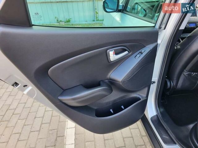 Серый Хендай их35, объемом двигателя 2 л и пробегом 221 тыс. км за 17150 $, фото 69 на Automoto.ua