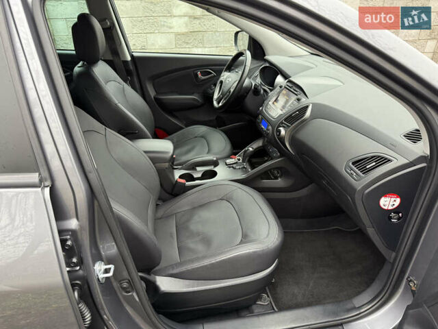 Серый Хендай их35, объемом двигателя 2 л и пробегом 124 тыс. км за 16850 $, фото 82 на Automoto.ua