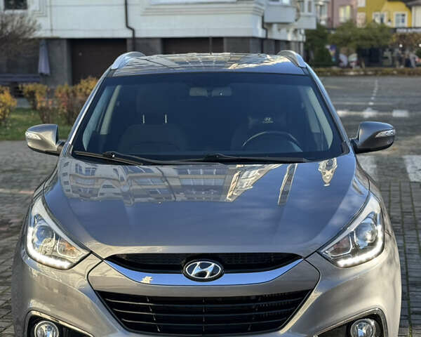 Серый Хендай их35, объемом двигателя 2 л и пробегом 96 тыс. км за 14899 $, фото 14 на Automoto.ua
