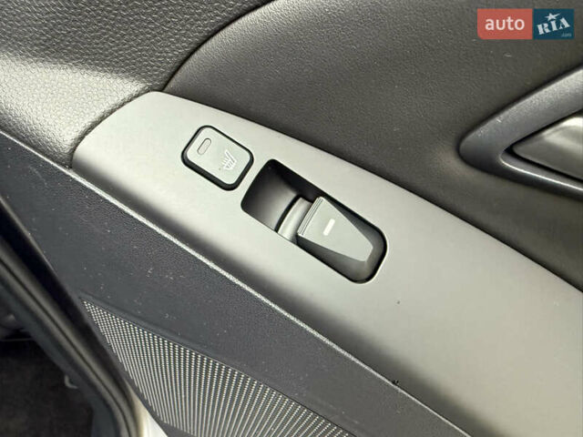 Серый Хендай их35, объемом двигателя 2 л и пробегом 124 тыс. км за 16850 $, фото 81 на Automoto.ua