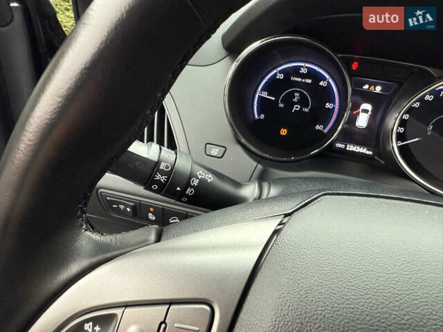 Серый Хендай их35, объемом двигателя 2 л и пробегом 124 тыс. км за 16850 $, фото 63 на Automoto.ua