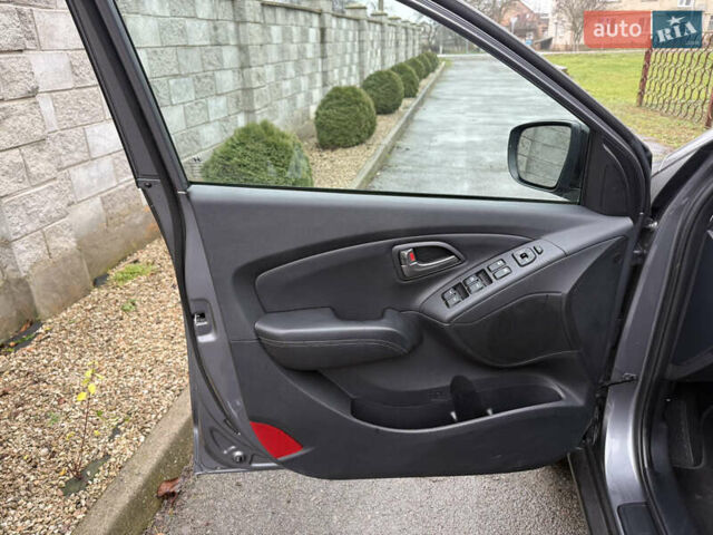 Серый Хендай их35, объемом двигателя 2 л и пробегом 124 тыс. км за 16850 $, фото 71 на Automoto.ua