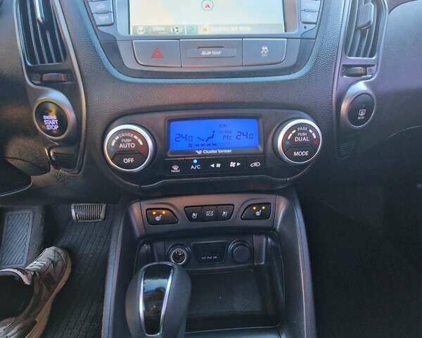 Серый Хендай их35, объемом двигателя 2 л и пробегом 138 тыс. км за 15200 $, фото 24 на Automoto.ua