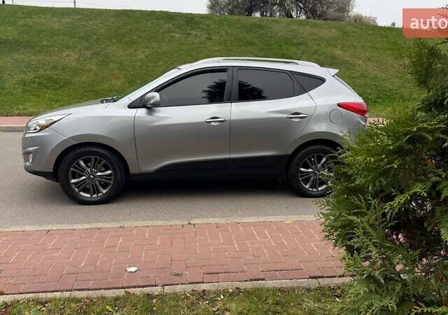 Серый Хендай их35, объемом двигателя 2.4 л и пробегом 127 тыс. км за 11650 $, фото 7 на Automoto.ua