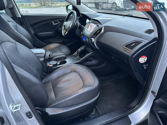 Серый Хендай их35, объемом двигателя 2 л и пробегом 180 тыс. км за 15000 $, фото 20 на Automoto.ua