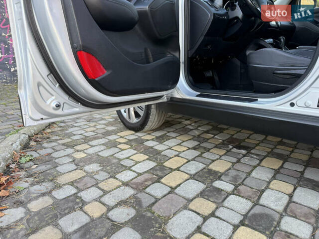 Серый Хендай их35, объемом двигателя 2 л и пробегом 187 тыс. км за 16600 $, фото 80 на Automoto.ua