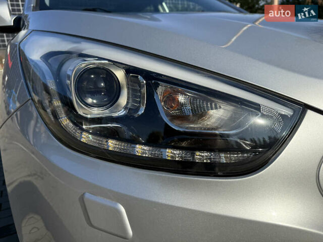 Серый Хендай их35, объемом двигателя 2 л и пробегом 187 тыс. км за 16600 $, фото 1 на Automoto.ua