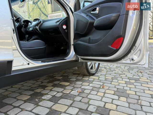 Серый Хендай их35, объемом двигателя 2 л и пробегом 187 тыс. км за 16600 $, фото 58 на Automoto.ua