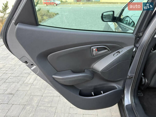 Сірий Хендай іх35, об'ємом двигуна 2 л та пробігом 124 тис. км за 16600 $, фото 75 на Automoto.ua