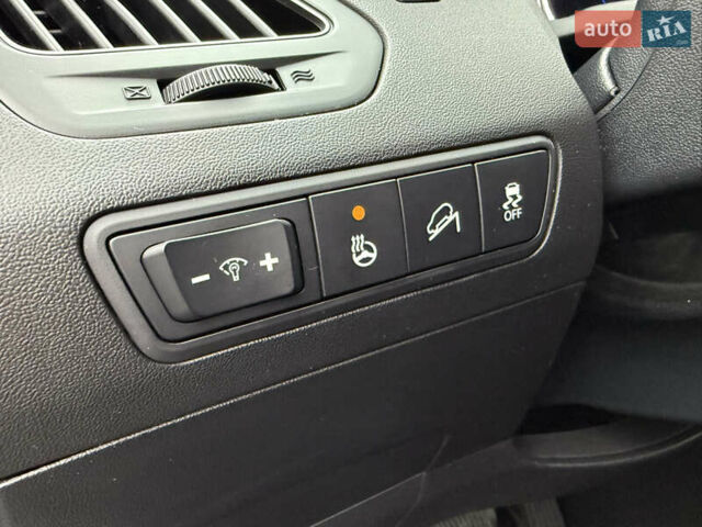 Серый Хендай их35, объемом двигателя 2 л и пробегом 124 тыс. км за 16850 $, фото 64 на Automoto.ua