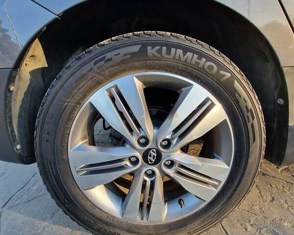 Серый Хендай их35, объемом двигателя 2 л и пробегом 138 тыс. км за 15200 $, фото 27 на Automoto.ua